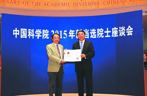CAS President Bai Chunli awards a certificate to a newly-elected CAS member..jpg